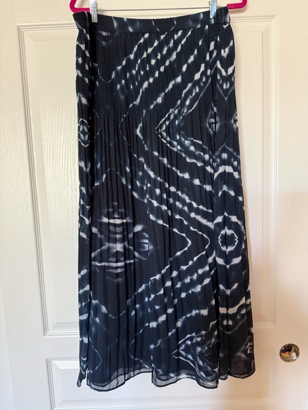 Brand New Chicos Navy & White Pleated Batik Maxi Skirt